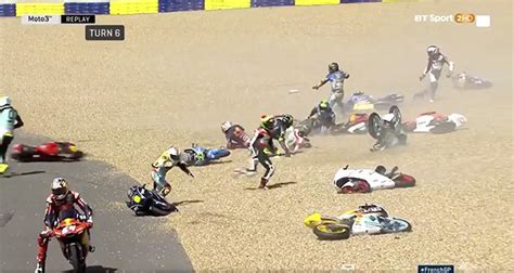 MotoGP: Watch video of HUGE Le Mans Moto 3 crash taking multiple bikers out | Daily Star