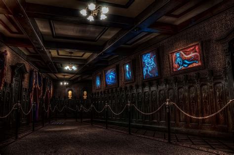 Haunted Mansion: Morphing Portrait Hallway (Disneyland) Disneyland Tours, Haunted Mansion ...