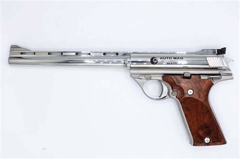 Pistola Automag in calibro .44AMP