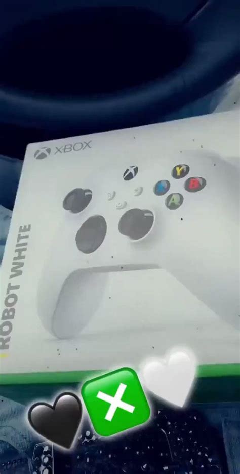 Another white xbox series controller. : r/XboxSeriesX