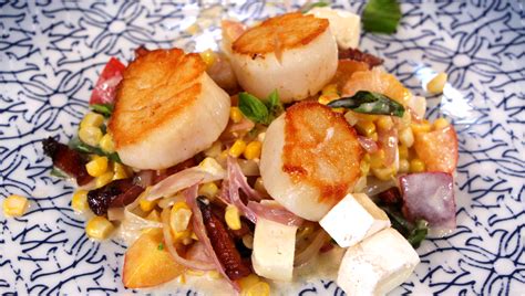 Seared scallops with smoked bacon ragout - Cityline