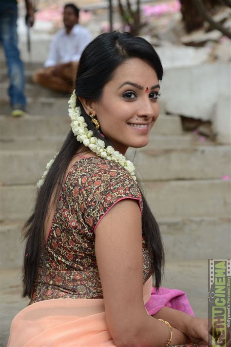 Actress Anita Hassanandani cute gallery - Gethu Cinema