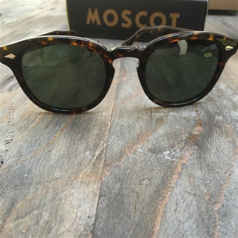 Why does Moscot have so many celebrity fans?