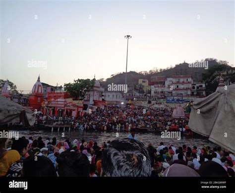 Evening aarti ceremony in har ki pauri hi-res stock photography and ...