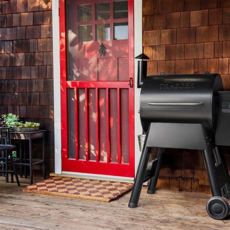 Traeger Pro 575 Black - Burns Feed Store