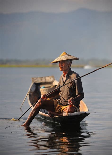 An Old Fisherman On Inle Lake,myanmar Editorial Stock Image - Image of fishing, trap: 14079814