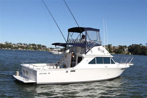 Bertram 28 Flybridge Cruiser | Sylvania Marina