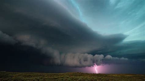 Hurricane Force Winds and Incredible Storm Structure - YouTube