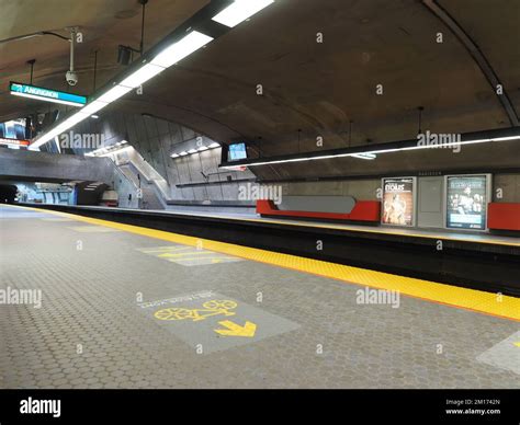 Montreal subway platform. Quebec, Canada Stock Photo - Alamy