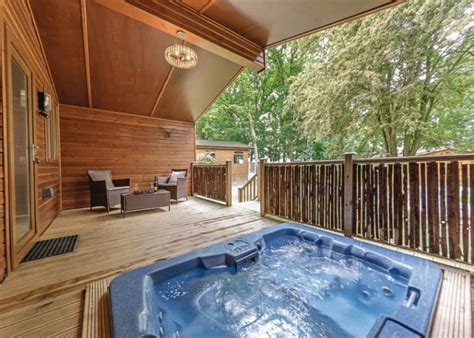 5 Best Lodges with Hot Tubs Cotswolds - Best Lodges With Hot Tubs