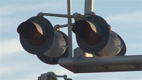 Railroad crossing arms malfunction in Monroe County | 13wmaz.com