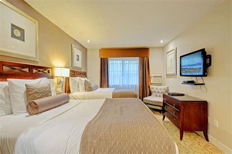 Red Lion Inn and Suites Victoria, British Columbia, CA - Reservations.com