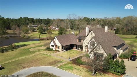 Duck Dynasty's Willie Robertson's daughter Sadie gives tour of massive family home in Louisiana ...