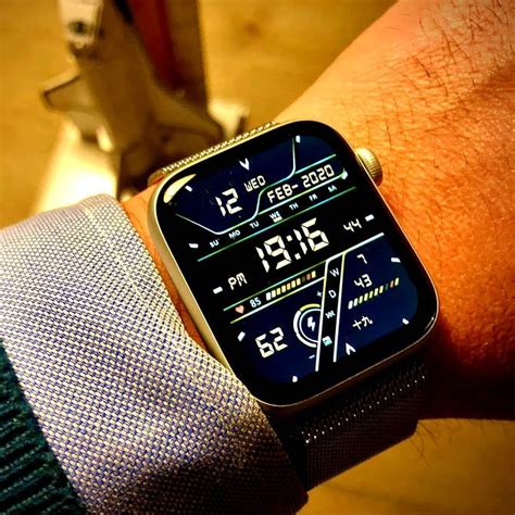 Apple Watch Faces | Jay Jatin on Instagram: “The Electron Gold Watchface. Design by me @apple ...