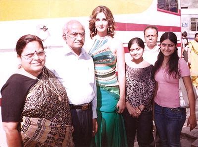 Bollywood Actresses And Actors: Katrina Kaif Family