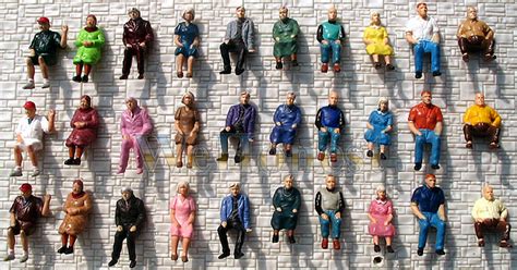 10 pcs All Sitting Figures O scale 1:48 Painted People | eBay