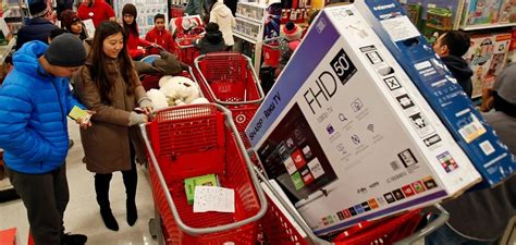 Shoppers plan to buy holiday gifts during Thanksgiving weekend | MDS