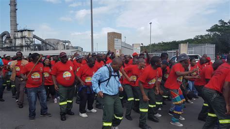 UPDATE: Picketing picks up at Foskor | Zululand Observer