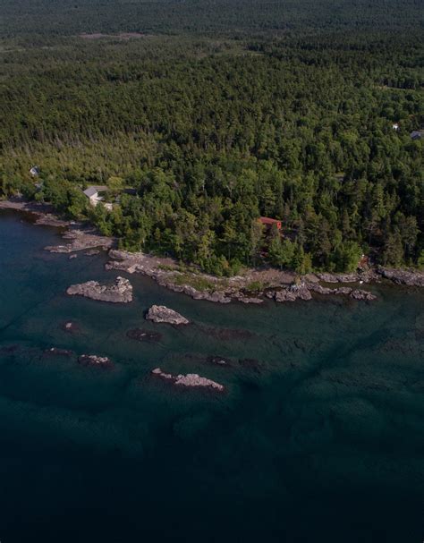 underwater rocks in Lake Superior : r/Michigan