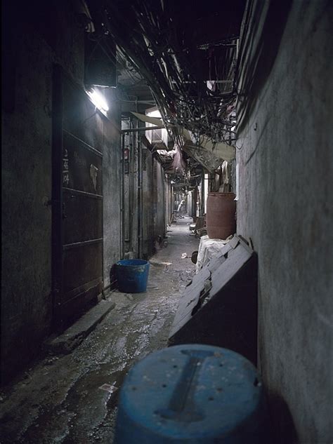 Kowloon Walled City: Surreal photographs of day-to-day life inside the ...