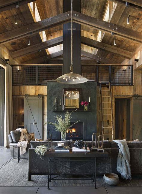 Small woodsy cabin features a cozy farmhouse style in Napa Valley