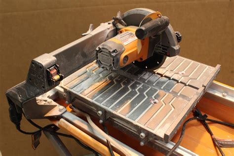 Ridgid R4030 7" Wet Tile Saw With Stand | Property Room