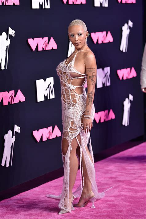 Doja Cat Rocks Spider Web Dress at the 2023 MTV VMAs: Photos ...