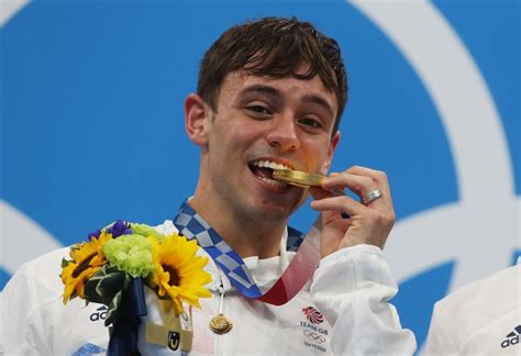 Tom Daley Knitting During the Olympics [PHOTOS]