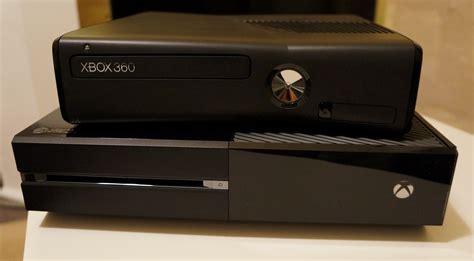 File:Xbox One and Xbox 360 Slim comparison.jpg - Wikimedia Commons