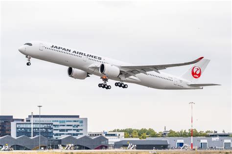 Japan Airlines Takes Delivery of First Airbus A350-1000, Eyes New York ...