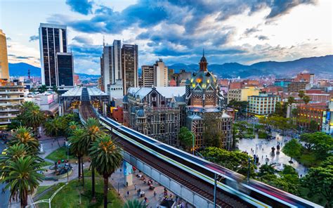 📅 The Best & Worst Times to Visit Medellin in 2024