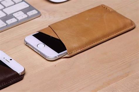 The Handmade Genuine Leather iPhone 7 Sleeve | Gadgetsin