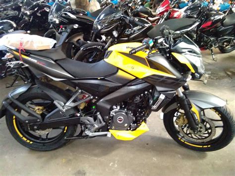 2019 Bajaj Pulsar NS200 Yellow Color Launched Again - With A Twist