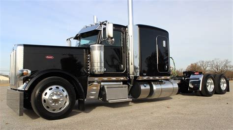 300" Legendary Black Metallic 2017 389 Peterbilt Flat Top Hot Rod Air Ri... | Peterbilt ...