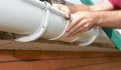 How To Hang A Gutter By Yourself: Step-by-Step Guide (DIY Tips) | Done ...