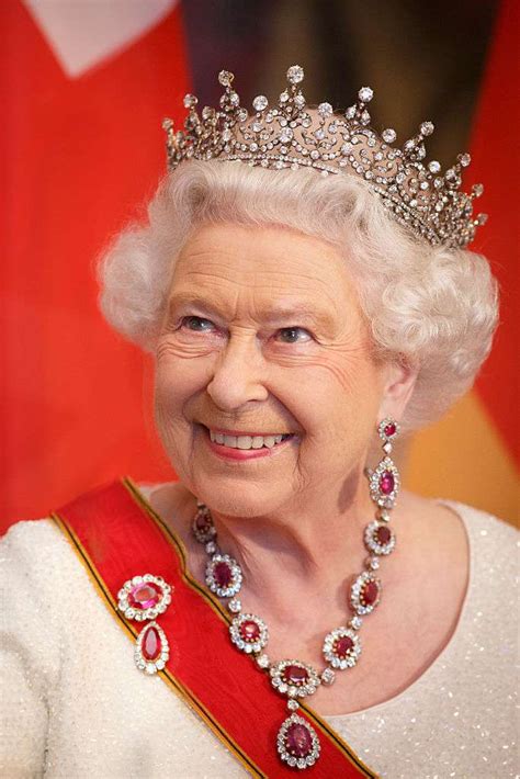 Queen Elizabeth's most colourful jewellery moments - Something About Rocks