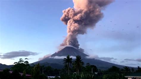 Mayon volcano eruption: SHOCK footage January 25, 2018 - YouTube