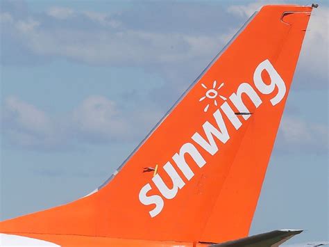 Sunwing Boeing 737 flight to Montreal makes emergency landing ...