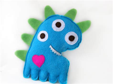 Monster plushie. £10.00, via Etsy. | Fleece crafts, Felt diy, Horror decor