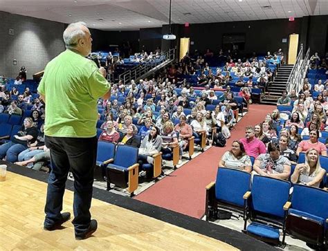 Small steps forward: Speakers encourage educators at eLead Conference ...