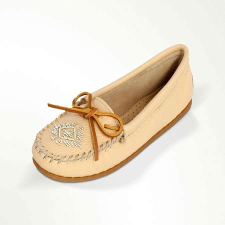 Minnetonka Moccasins 57 - Women's Deerskin Beaded Moccasin - Champagne