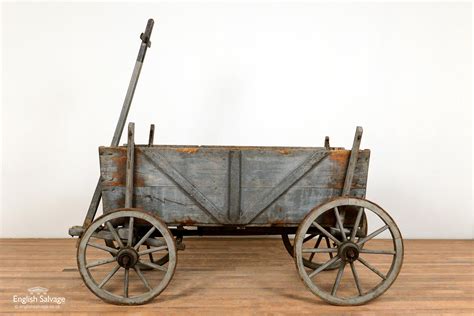 Old rustic wooden farm cart / wagon