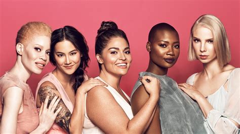 Plus Size Models in Beauty Campaigns: How Ads Are More Inclusive | Glamour