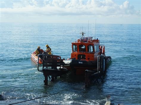 Free Images : lifeboat, independent, iow, isle of wight, freshwater, bay, water transportation ...