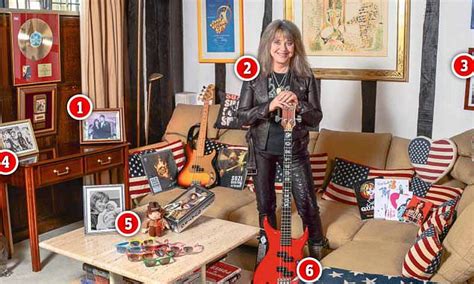 My haven, Suzi Quatro, 71, in the TV room of her Elizabethan manor house in Essex | Daily Mail ...