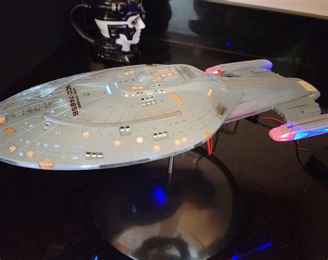 Star Trek U.S.S. Voyager 1/1000 Scale Lighted Prop Ready for Display Model Ship clearance ...