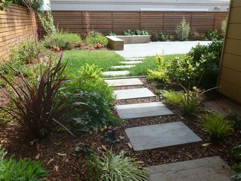 Square stepping stones with mulch | Backyard, Backyard garden, Pathway landscaping