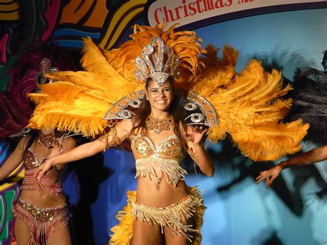 File:HK TST night 柏麗購物大道 Park Lane Shopper's Boulevard 巴西 Brasil 森巴舞娘 Samba female dancers Nov ...