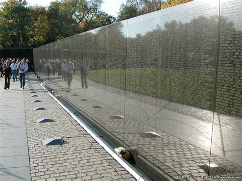 The “Black Gash of Shame”—Revisiting the Vietnam Veterans Memorial Controversy | Art21 Magazine