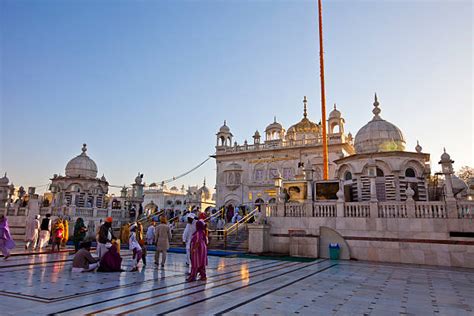 Nanded Gurudwara to use all its Gold collected in last 50 years to construct hospitals & Medical ...